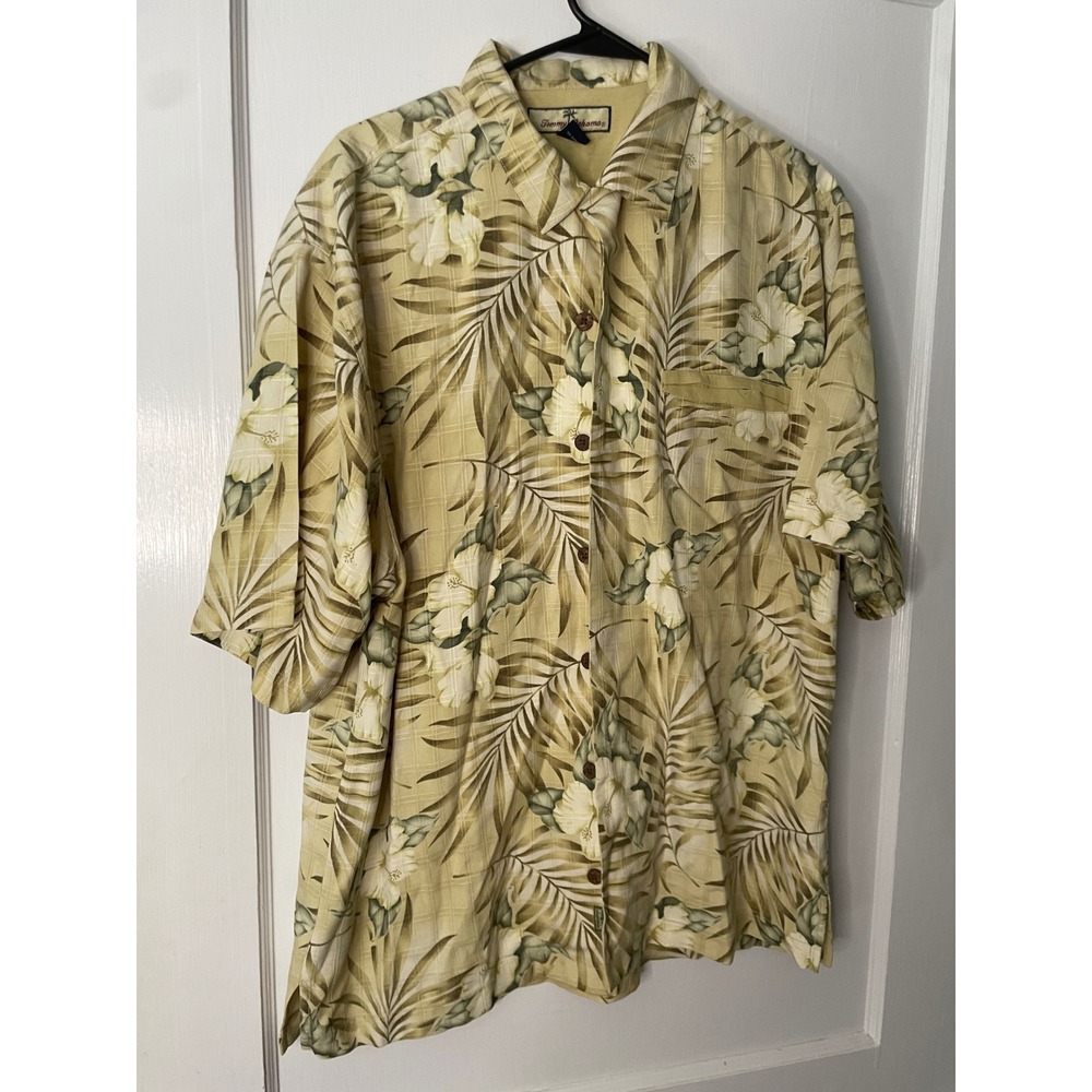 Tommy Bahama Silk Hawaiian Shirt Mens M Floral Tropical Camp‎ Button Up